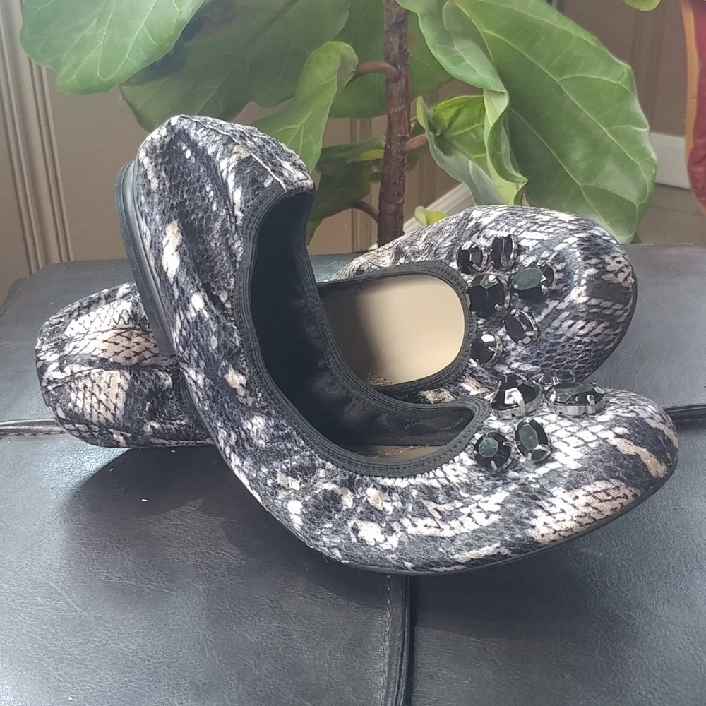Bedazzled Ellen Tracy Snake Skin Flats 8.5